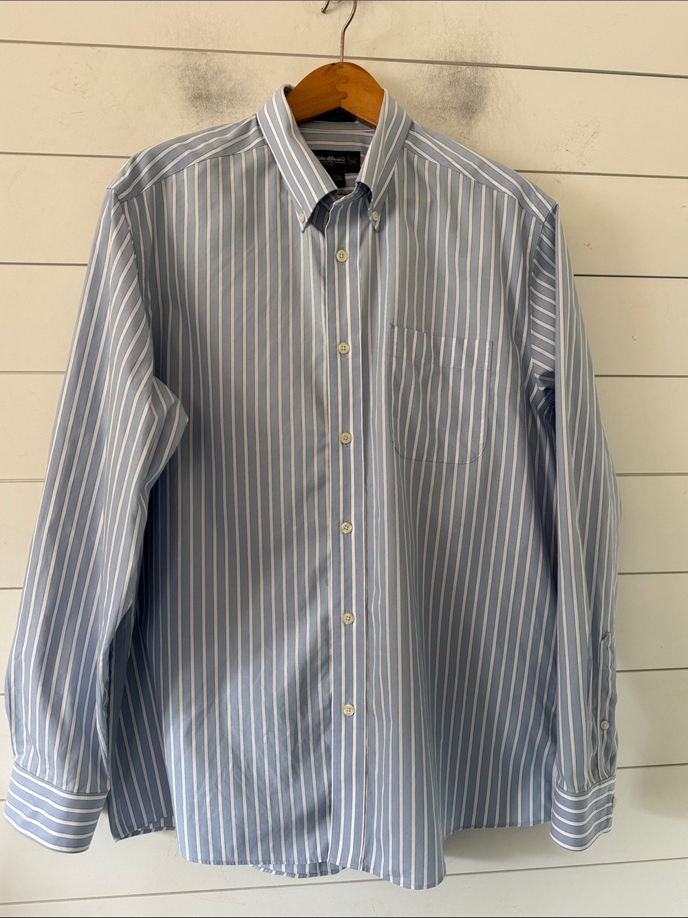 Eddie Bauer SizeL Wrinkle-Resistant Relaxed Fot Vertical Pinstripe Cotton Button